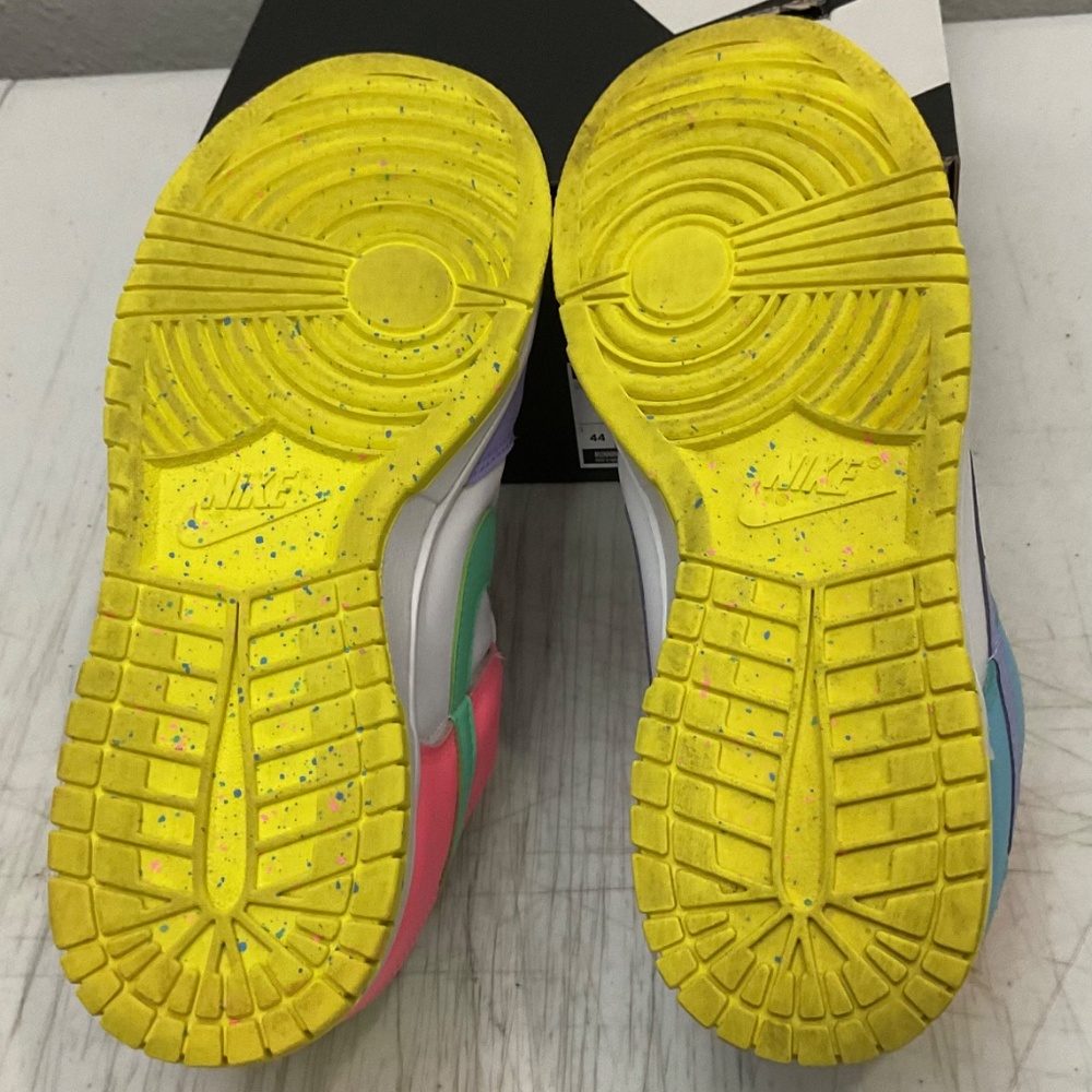 Nike Dunk Low SE Easter Candy. - Picture 9 of 9